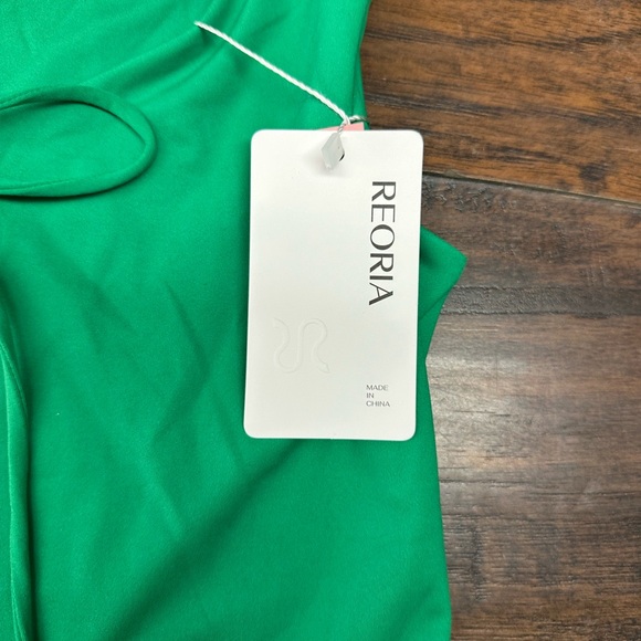 REORIA U-Neck Adjustable Tie-Front Crop Top Soft Sexy Sleeveless Tops <<<302>>> - Picture 3 of 5